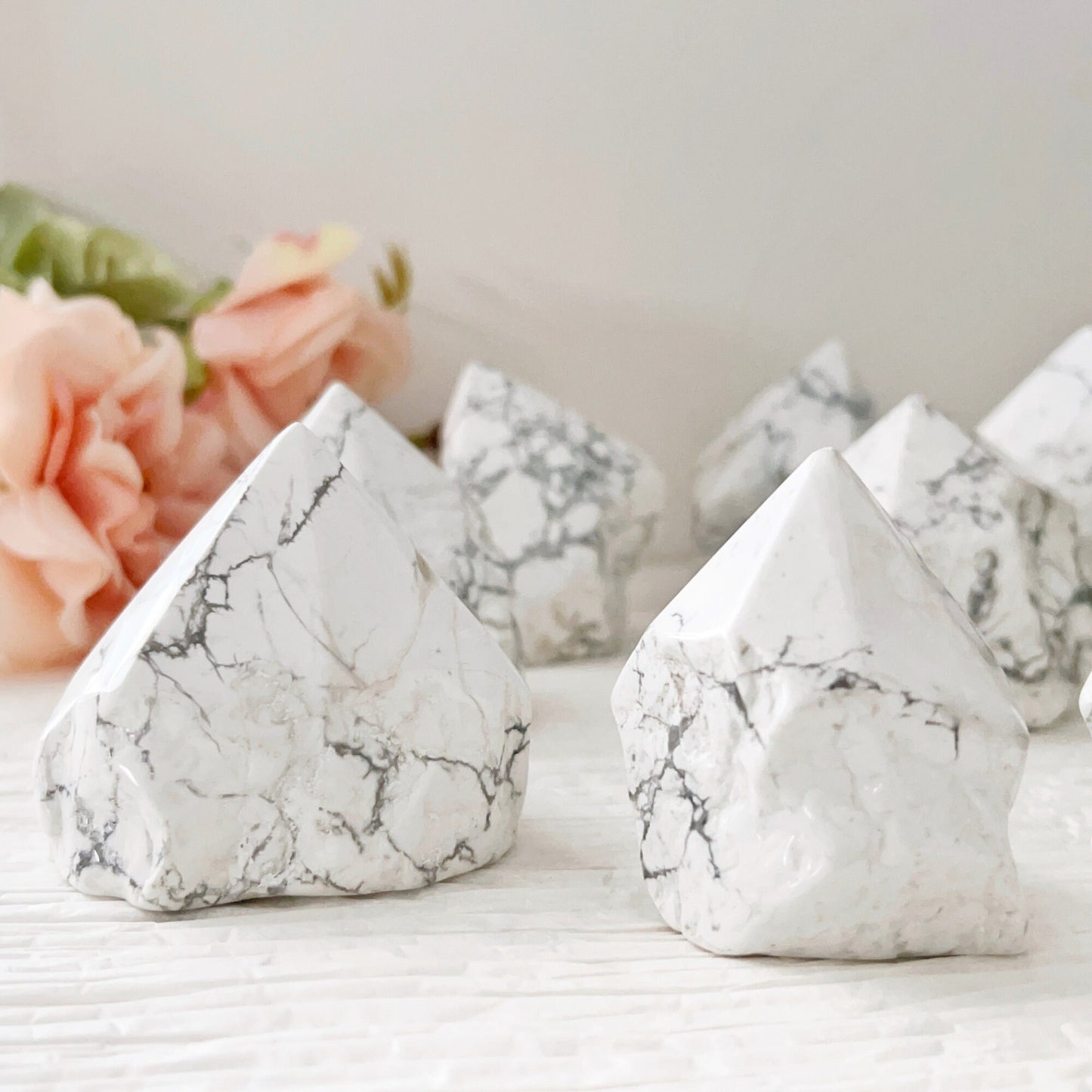2-3" Howlite Top Polished Point