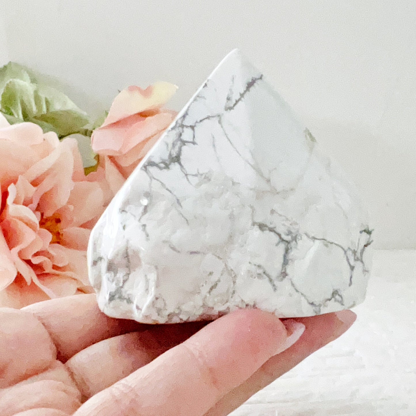 2-3" Howlite Top Polished Point