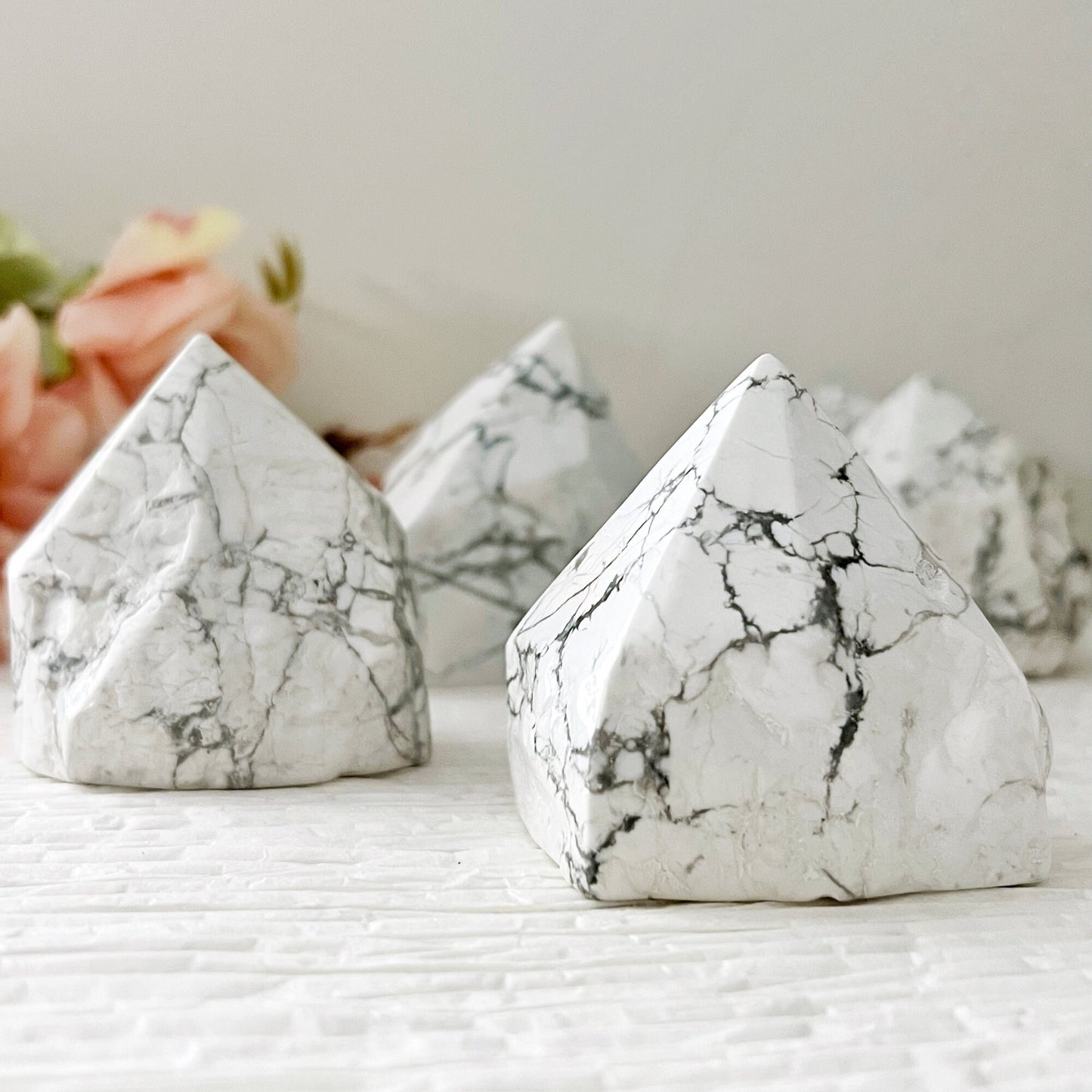 2-3" Howlite Top Polished Point